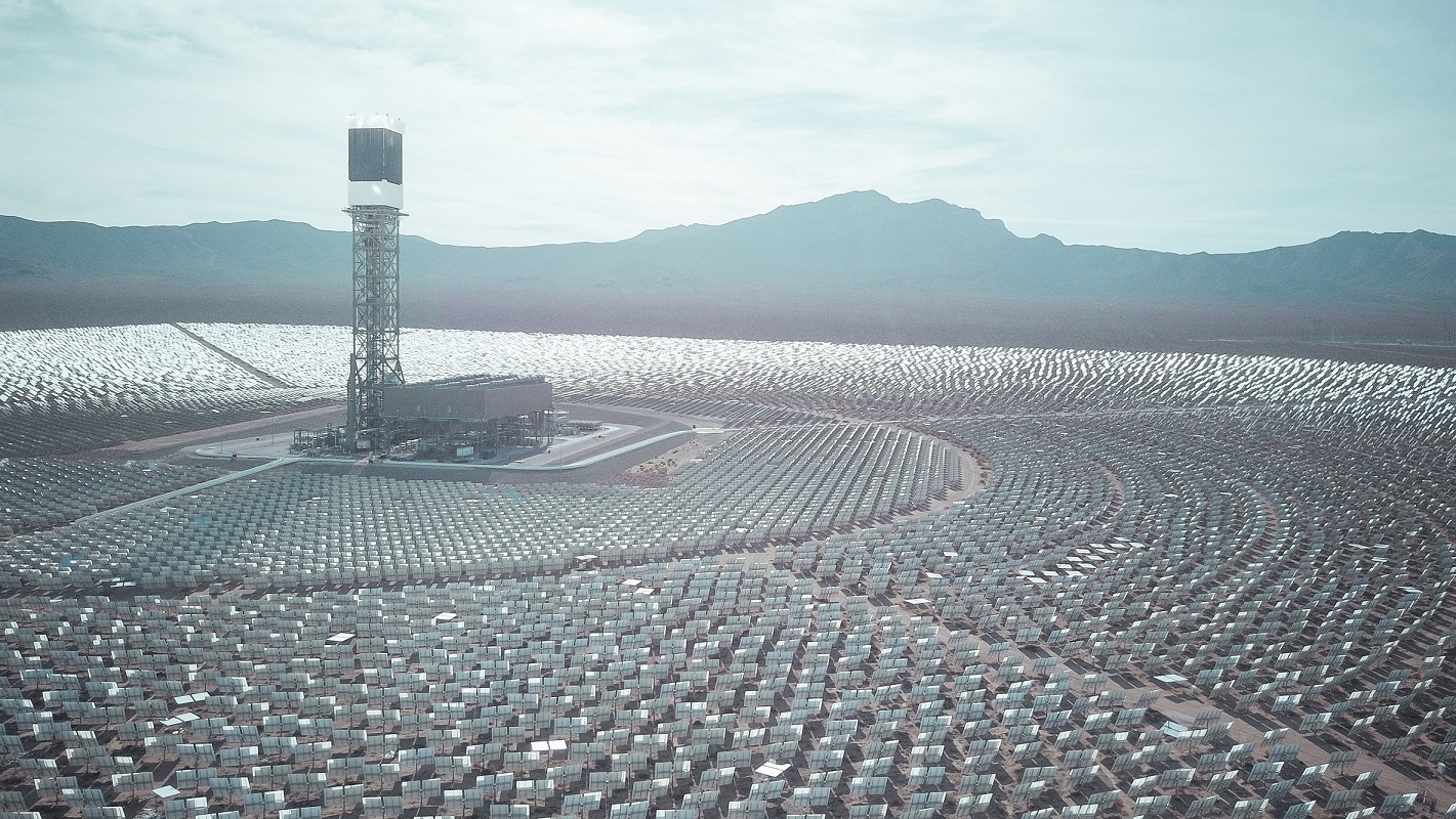 https://www.pexels.com/photo/crescent-dunes-solar-energy-project-7527911/
