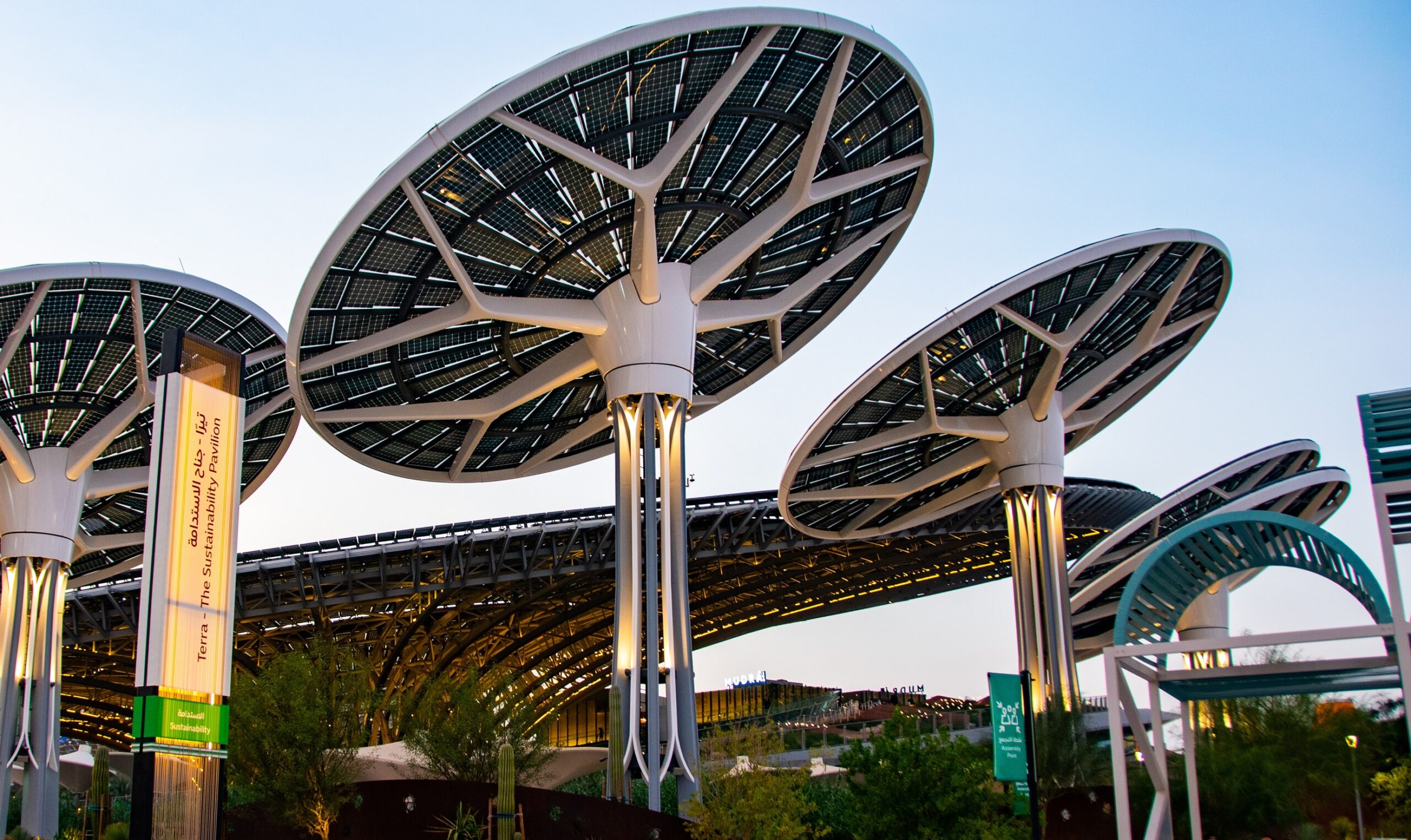 https://www.pexels.com/photo/modern-solar-panels-9808638/